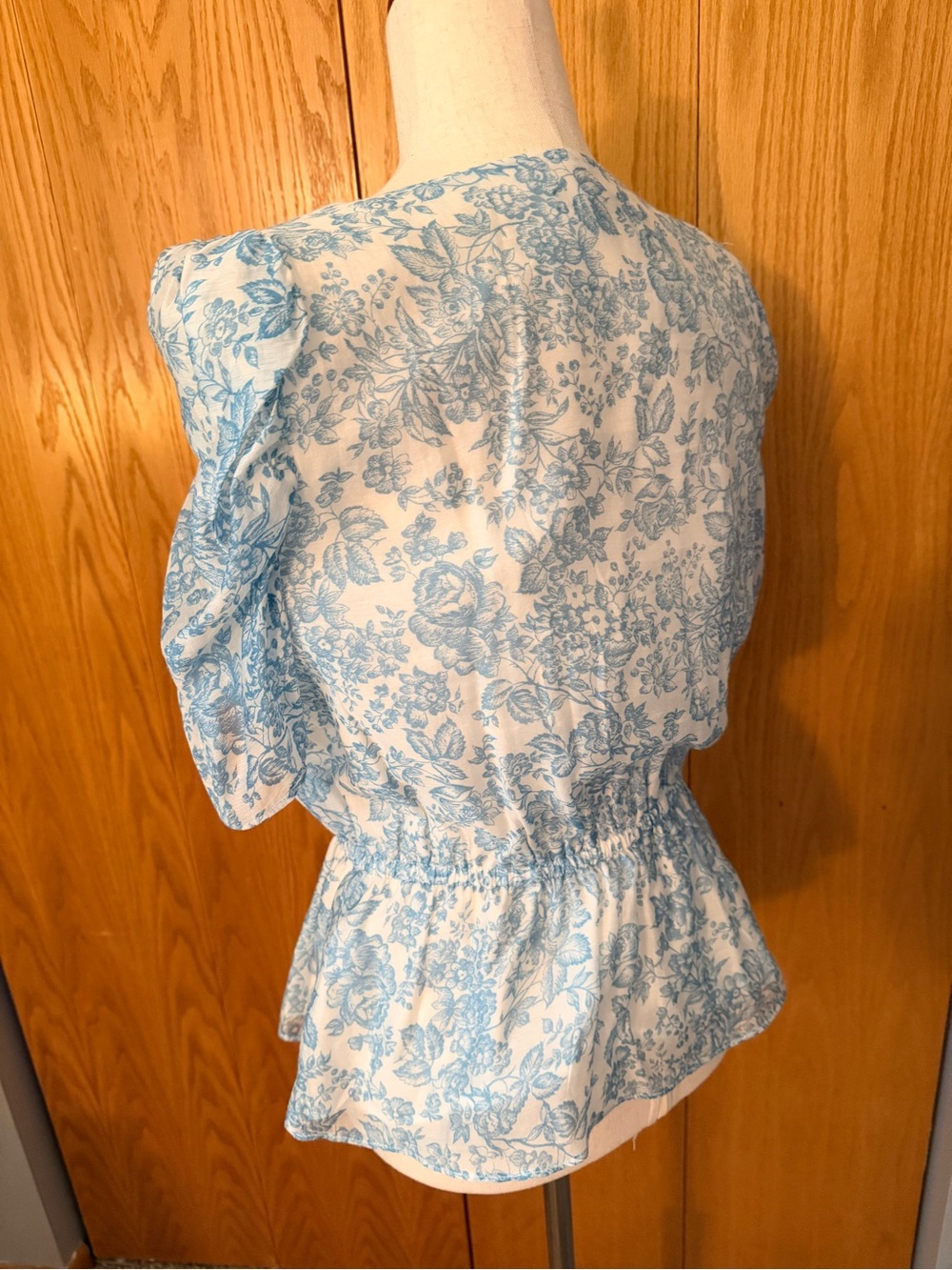 Gorgeous! 1. State Floral Top M - Picture 2 of 6